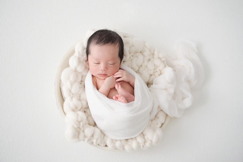 poses newborn photo