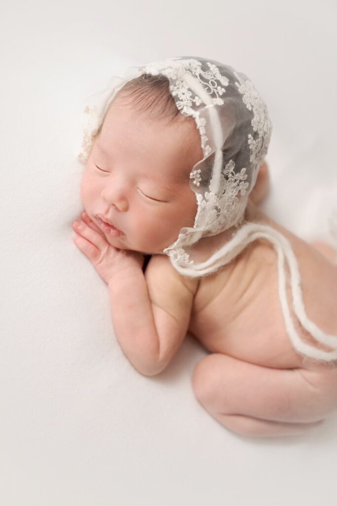 poses newborn photo
