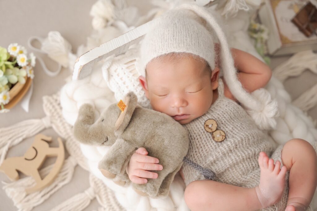 poses newborn photo