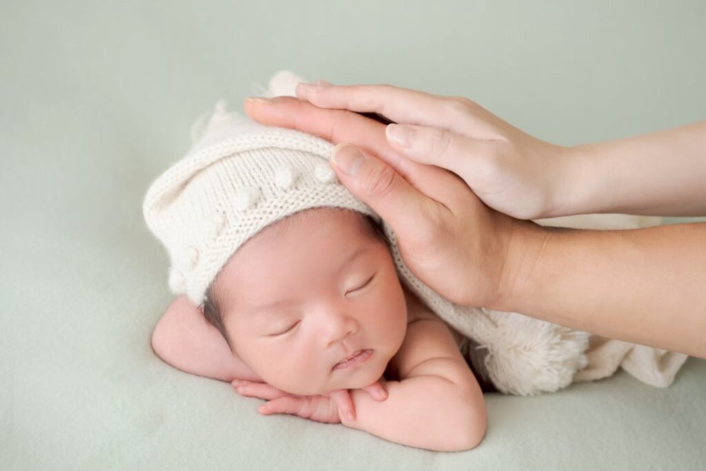 poses newborn photo